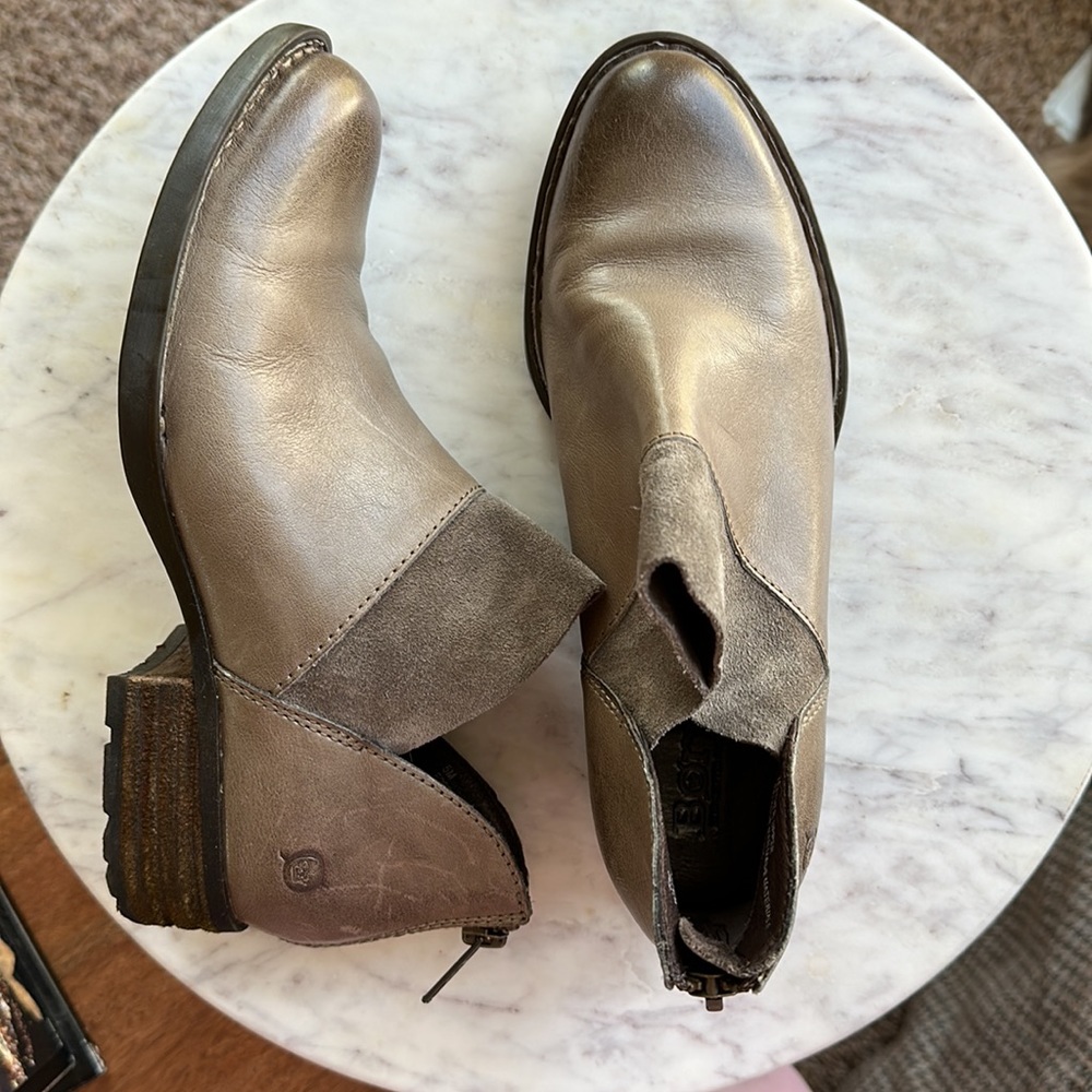 BORN leather ankle boots Taupe Sz 5